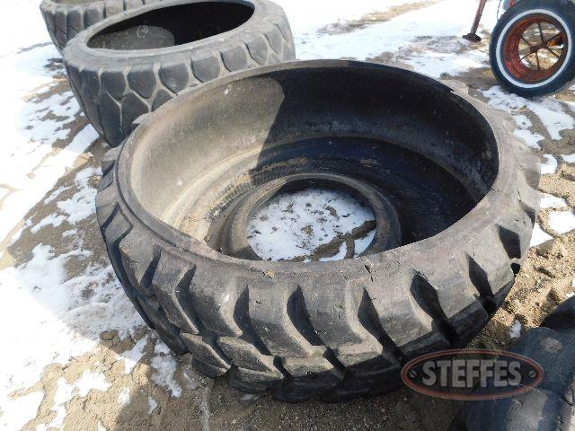 Rubber tire water tank, approx. 350 gal._1.jpg